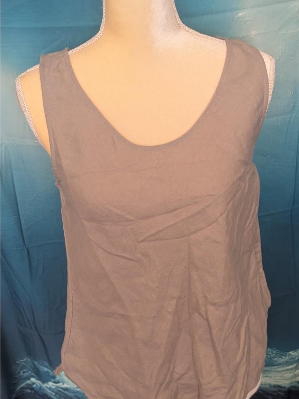 Women's Sleeveless Scoop Neck Tank Top in Taupe